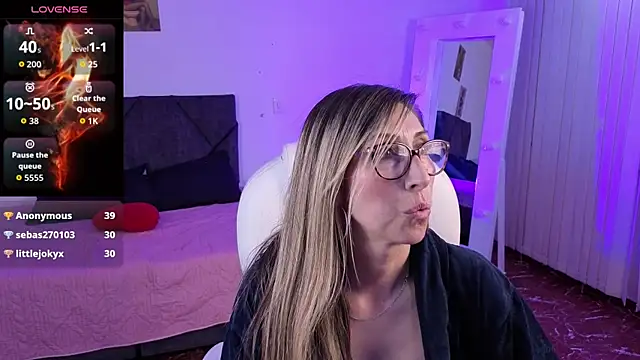 scarlett_079 (F milf) - oil show in my body