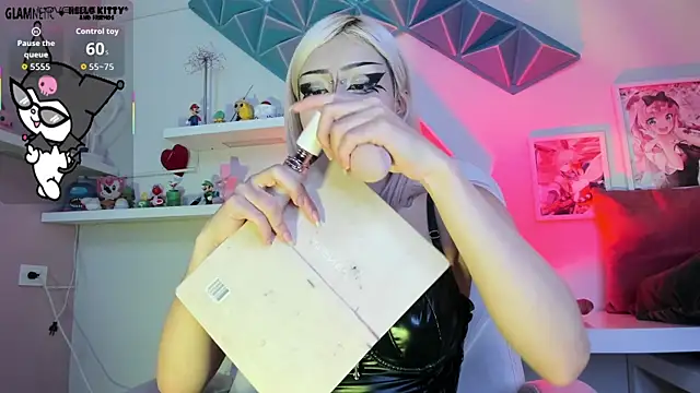 nemesis_castel_ (F teen) - All naked body tease 👀
