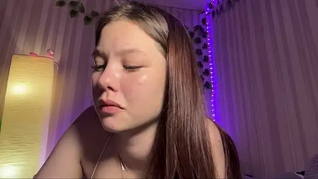 maybebaybexxx (F teen) - show my boobies hehe