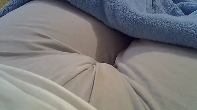 perescam (Ask my age) - flash 50 tokens. see tip menu