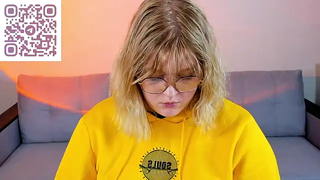 luna_c0ra webcam