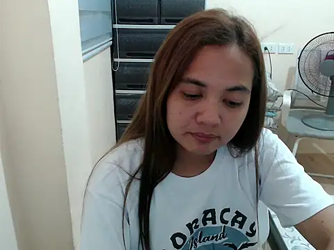 xTheLastVIRGINx webcam