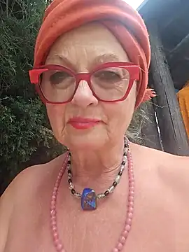Webcam Model (Hot-Muci)  is live.Free join now!