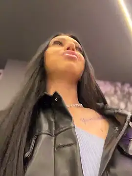 ilariea_girl (F teen) - Blowjob in the public bathroom