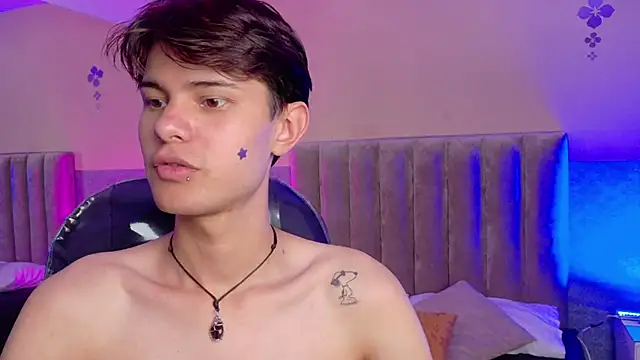 derek_sinn (M twink) - Show my feet