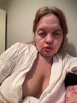 suzanele (F milf) - Hard :flirting: Nipple