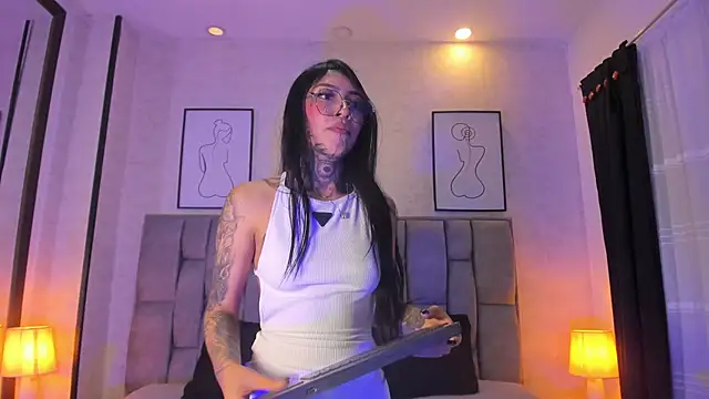 ashley_blum_ (Ask my age) - show boobs + oil close cam