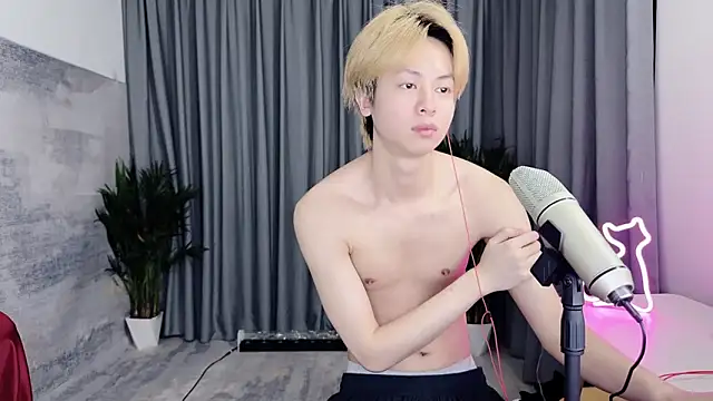 hafabva (M twink) - 俯臥撐*20  20push-ups
