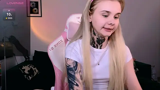 britney_lynch (F teen) - teasing pussy in panties
