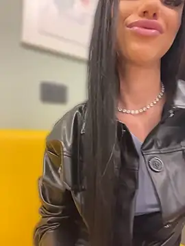 ilariea_girl (F teen) - Blowjob in the public bathroom
