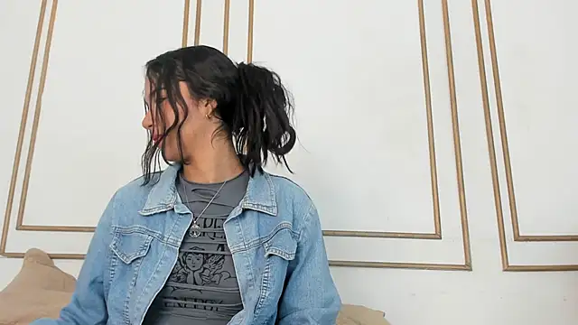 emily_gaviria1 (F young) - RUB CLIT WITH MY FINGERS