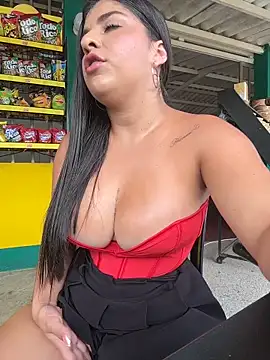 Isaa-Sweet webcam