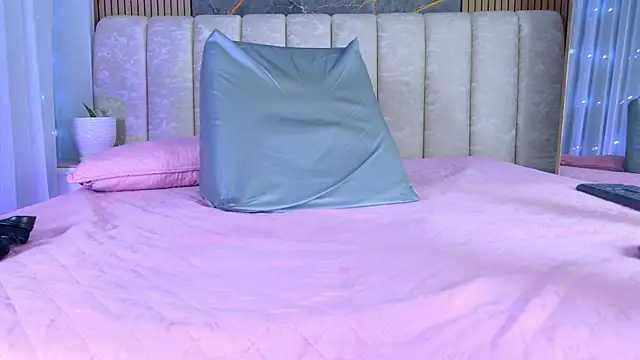 mia_scot webcam