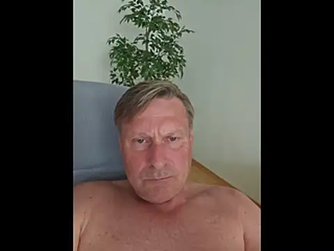 johnnym1 - Johnnym1's free webcam - UK Sex Cams