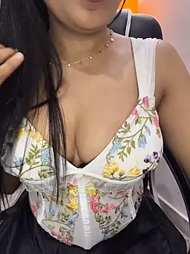 escape_with_me (Ask my age) - Full nude striptease+3min ctrl to LT 💖