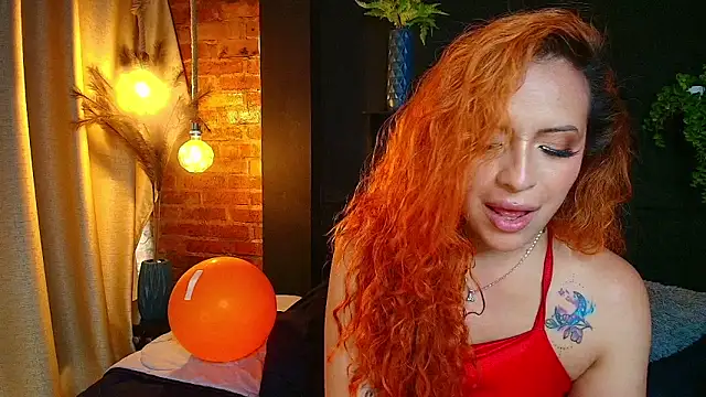 sahra_taylor_ (F milf) - two fingers in the ass