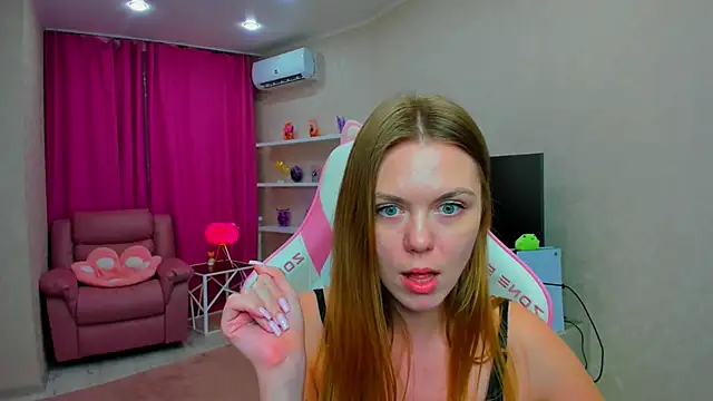 strawberrye - Strawberrye's free webcam - UK Sex Cams