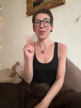 antifistin (F milf) - Hi, Schatz, nutze das Menu und genieße