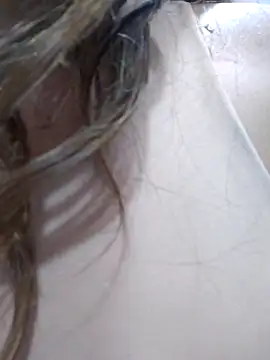 ivy_enjoy (F young) - I sit down with the dildo down in public