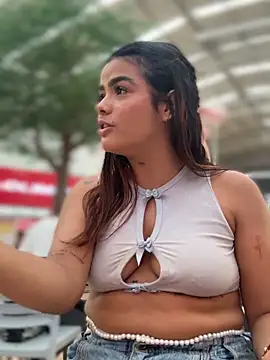 kaily_sweet16 (F teen) - Playing in the mall silent public show