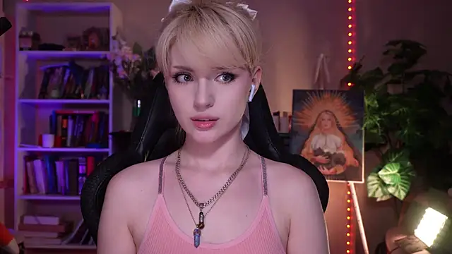 chriss_fox (F young) - Creamy my tits
