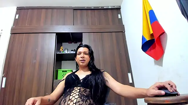 miss_bigcockts (T young) - Dominant girl with a 20cm cock and lots