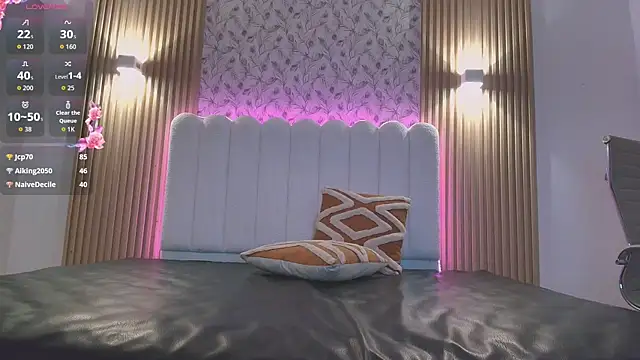allyson_nahid (F teen) - 1 finger in pussy