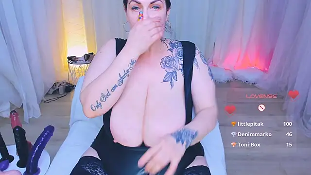 adelecarlton88 (F milf) - squirt
