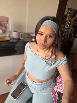 Webcam Model (Veronica_Wins_)  is live.Free join now!