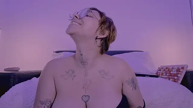 lilmuh_ (F young) - SUCK MY BOOBS  🍉 🍉 CHUPAR OS PEITOS
