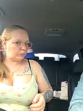 miss-melissax (F young) - Show boobs to highway