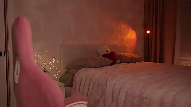 mila_luxury (Ask my age) - Striptease for you