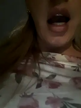 dirtyfeelin (F young) - Walking topless 🥵🍒😇