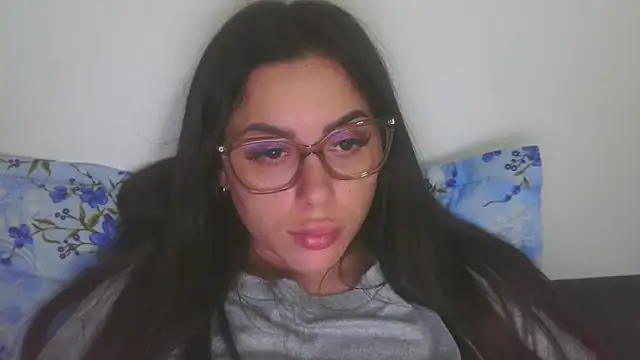 LovelyJulliette webcam