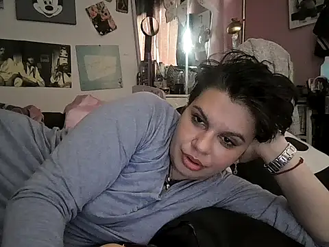 Carolineisback webcam