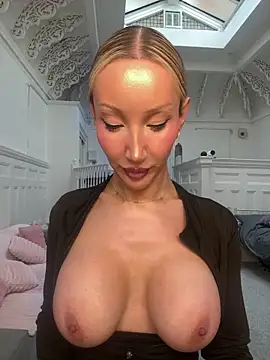 Model: Allana29
