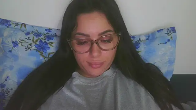 LovelyJulliette webcam