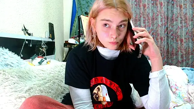 sophie_bell (F young) - tits flash