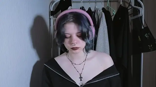 alice_zev (F teen) - take off shorts