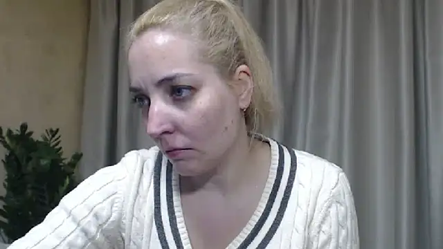 sweetpussy (F milf) - I undress and masturbate