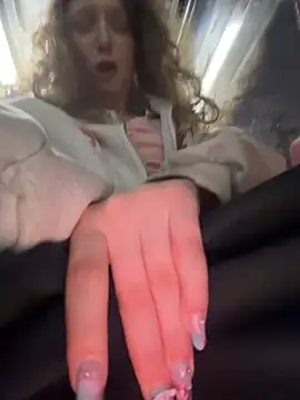 outside_rosy (F teen) - Show my panties!