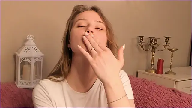 rubieheiser (F teen) - underboobs