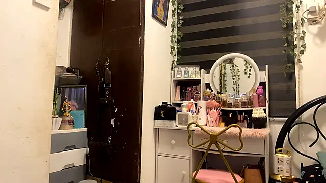 glindadejardin (F young) - Take off top do a sexy dance