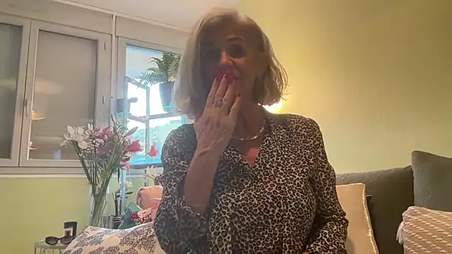 naughtymonicauk (F mature) - SLUT DROP DANCE