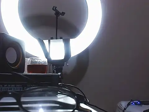 ebonysweetcougar (F mature) - Help  me to pay my rent