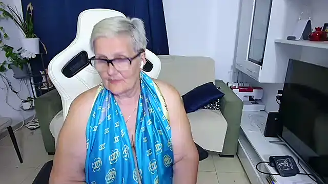 selenna57 (Ask my age) - Heyy!!!!let's play