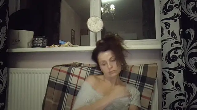 lindastars (Ask my age) - show feet