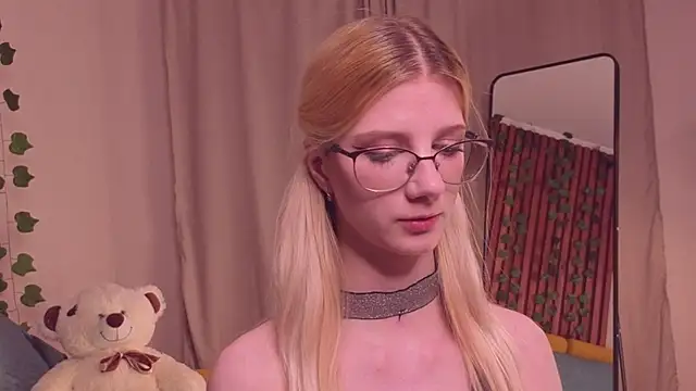 m1aforever - M1aForever's free webcam - UK Sex Cams