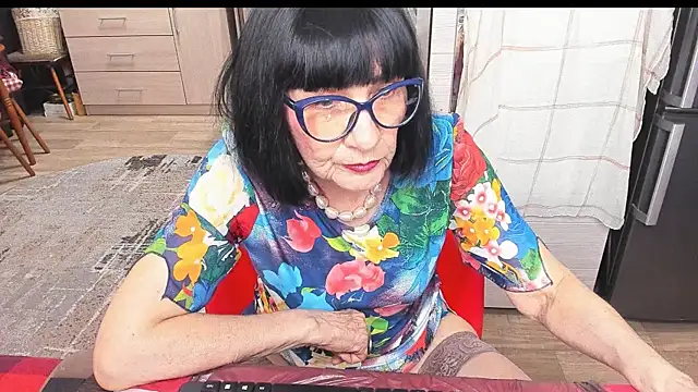 Tina_Joness