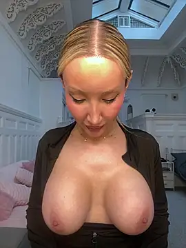 Model: Allana29